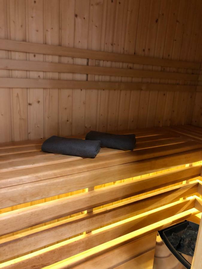 Family Sauna Apartments: Downtown Rynek Centrum Apartment